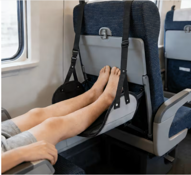Regulowany podnóżek z przenośn – Travel Accessories Long Flight recenzja i cena